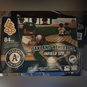 Oakland Athletics Infield Set with Minifigures OYO